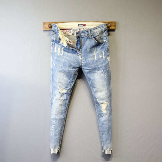 Jean slim homme délavé bleu clair, effet destroy et coupe ajustée