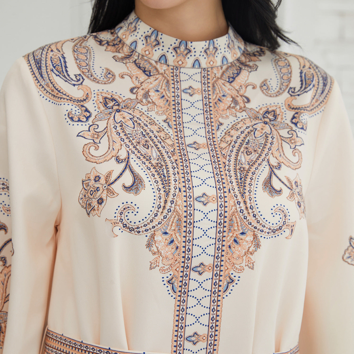 Robe Musulmane Élégante – Style Moyen-Orient à Manches Courtes