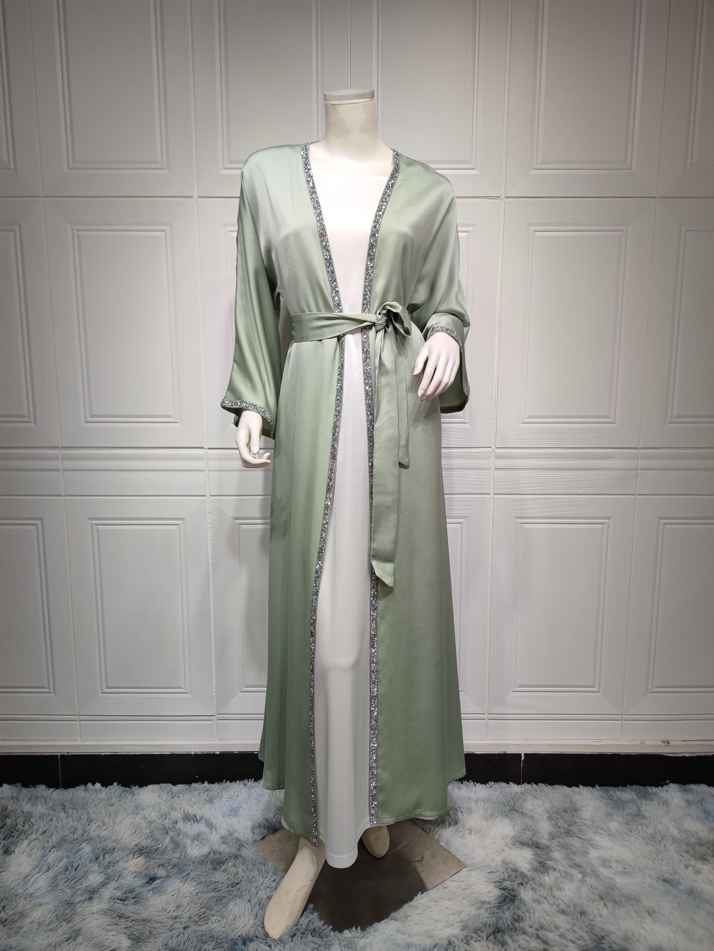 Robe Longue Élégante en Satin avec Ceinture