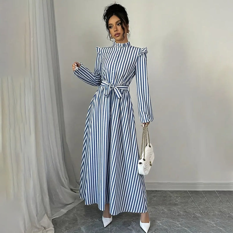 Robe maxi chic imprimée fleurs noires – Manches longues, col montant, look élégant & fluide