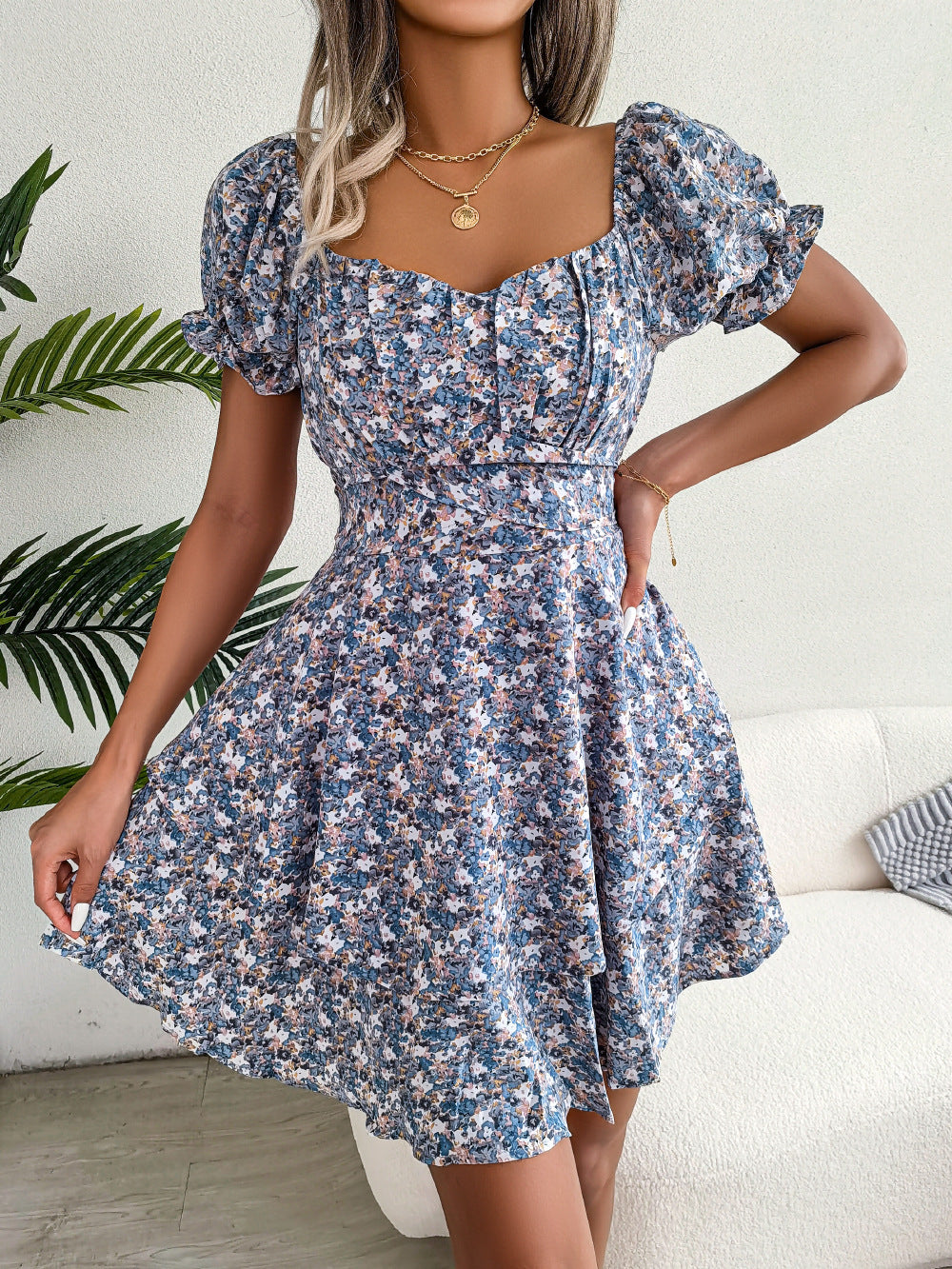 Robe Courte Fleurie – Élégance & Confort pour l’Été