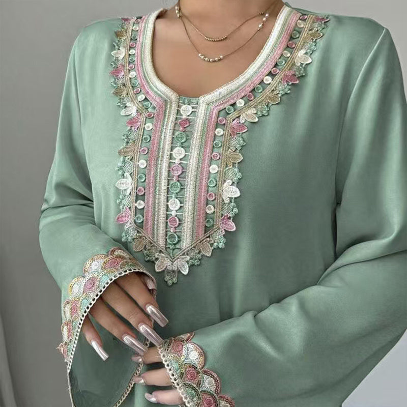 Robe longue orientale brodée – élégance raffinée femme 2025, style caftan moderne