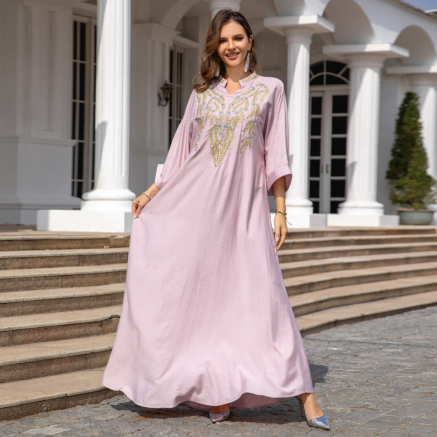 Robe Longue Brodée Femme Musulmane – Style Oriental Chic – Tenue Élégante pour Occasions & Cérémonies