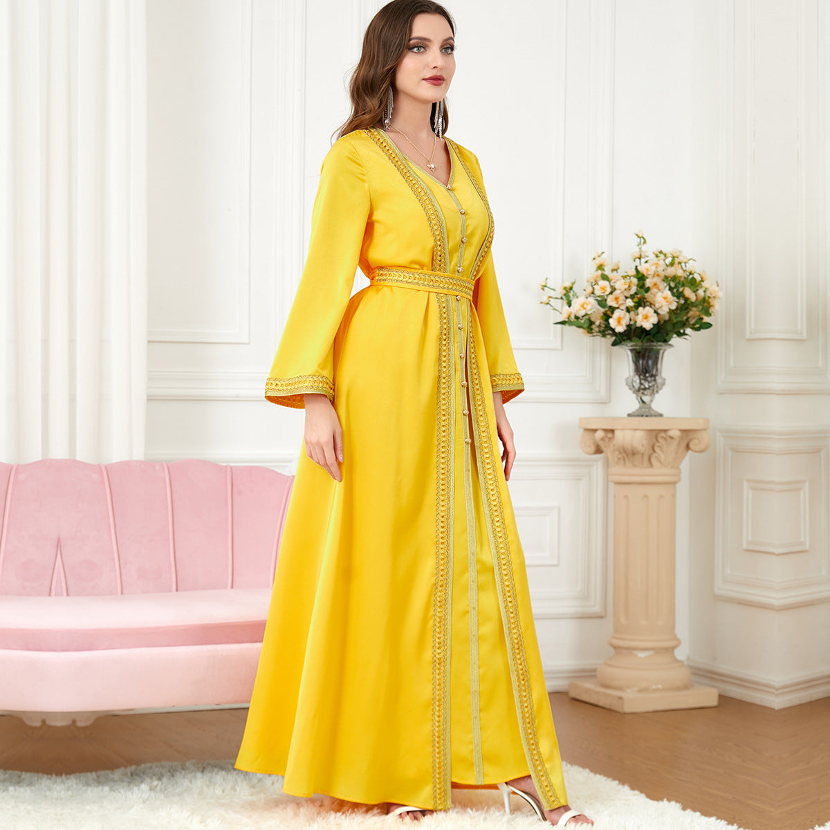 Caftan moderne brodé doré – Chic viral pour soirées & cérémonies