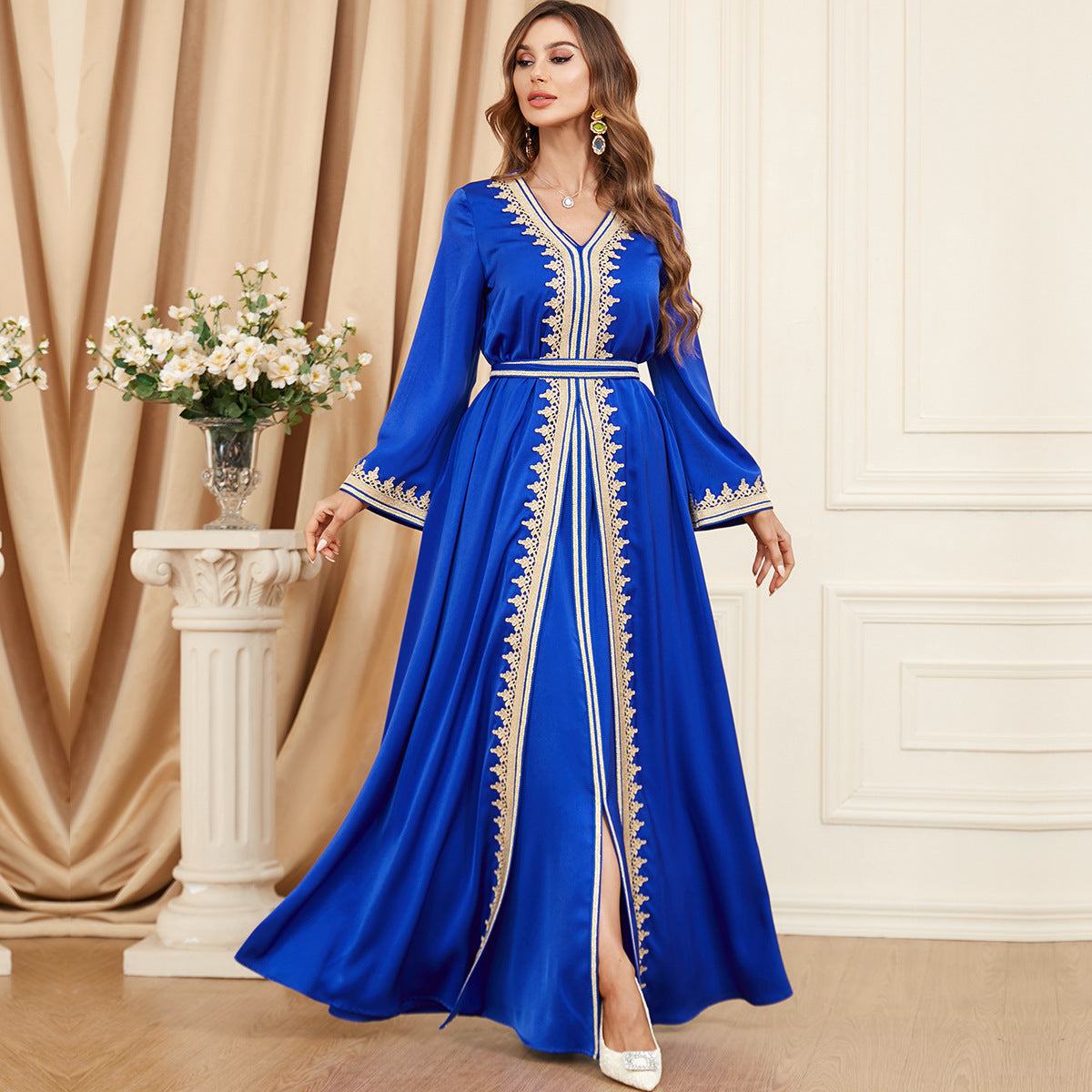 Robe Caftan Orientale Élégante – Broderies Dorées