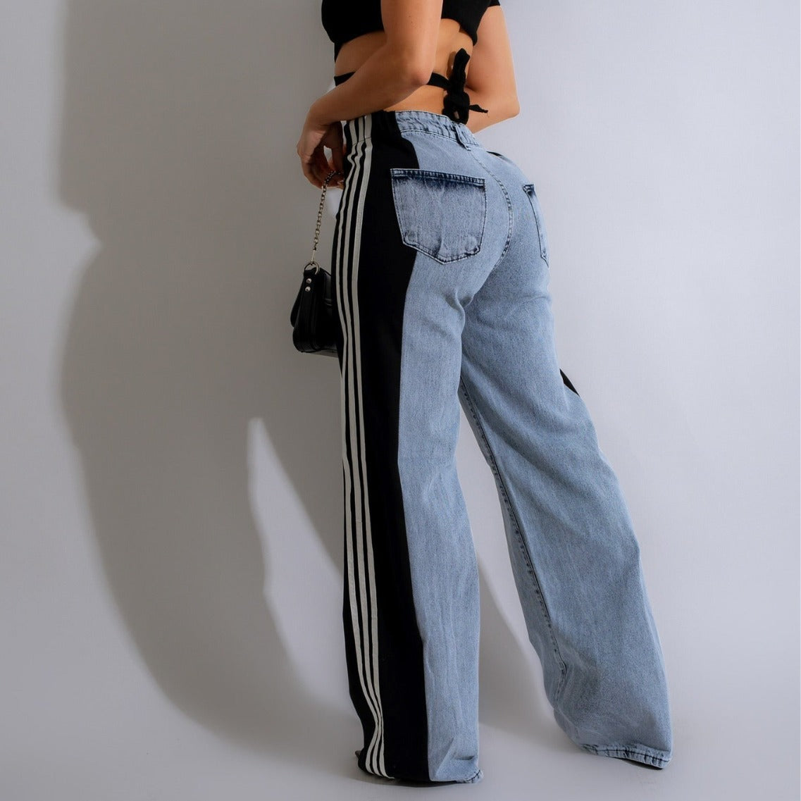 Pantalon Denim Taille Haute avec Bandes Contrastées – Look Streetwear Femme