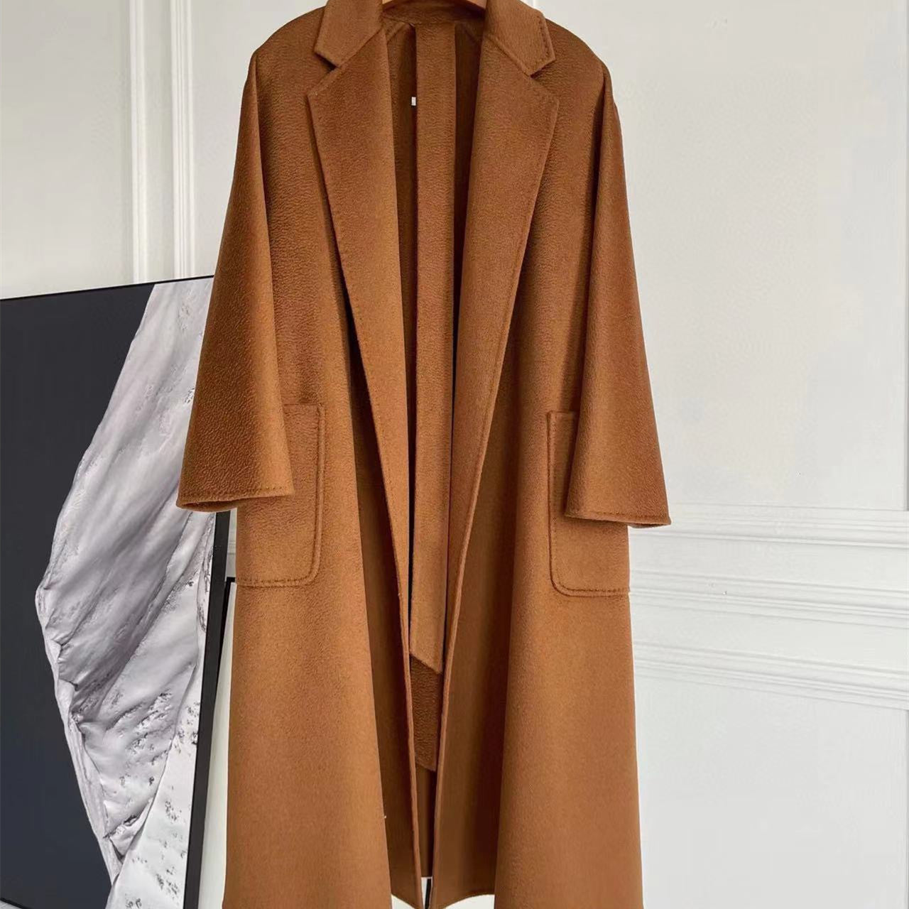 Manteau en Cachemire Ondulé Double Face – Élégance et Luxe