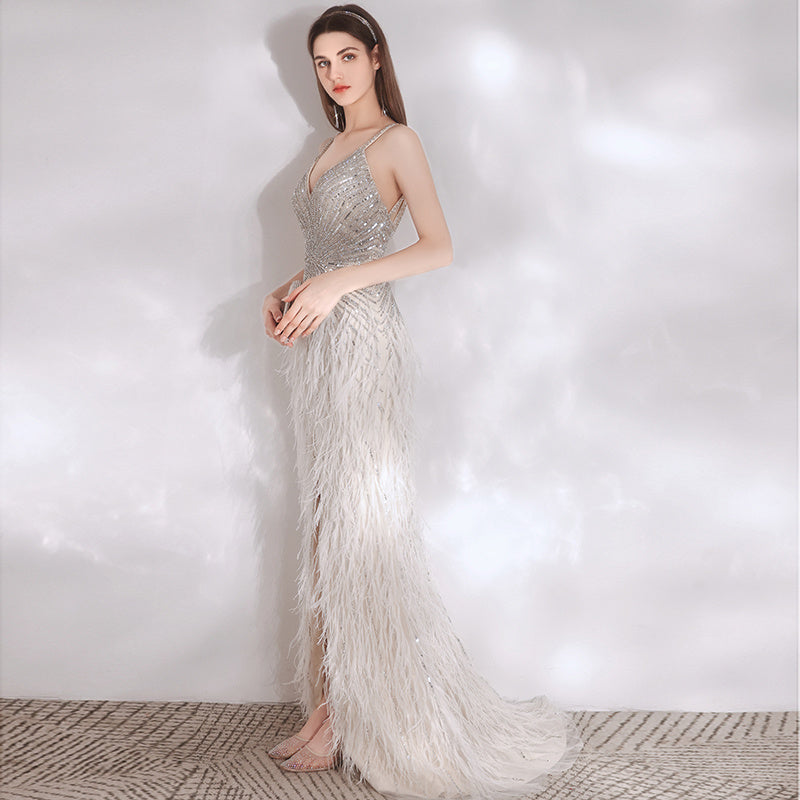 Robe de Soirée Plumes et Strass – Élégance et Luxe