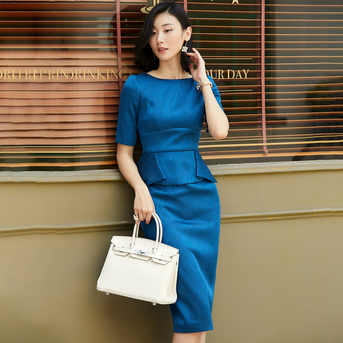 Robe Slim Élégante à Manches Longues – Style Business Chic