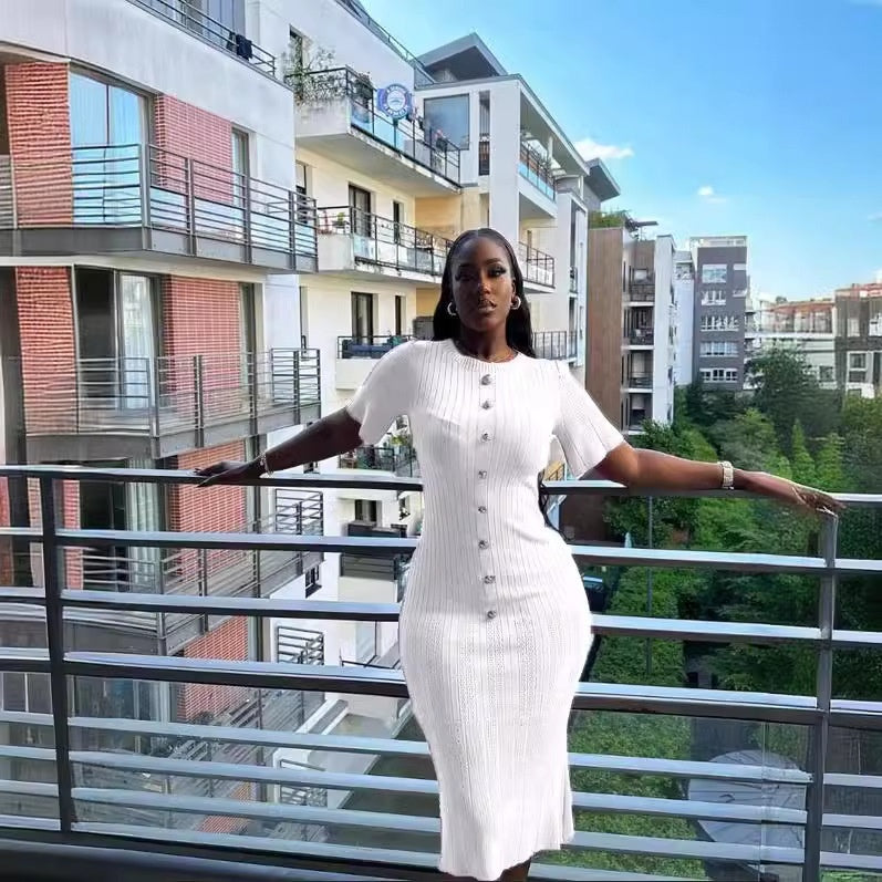 Robe Moulante Rose Élégante – Manches Courtes & Boutons