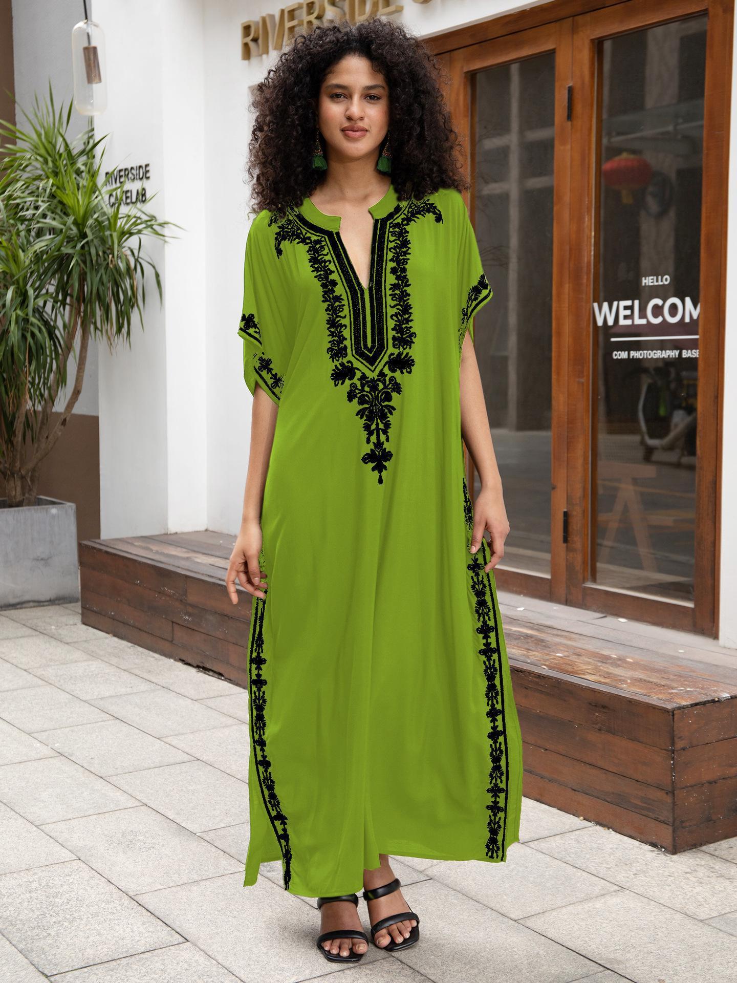 Caftan Oriental Chic – Broderie Dorée ou Noire